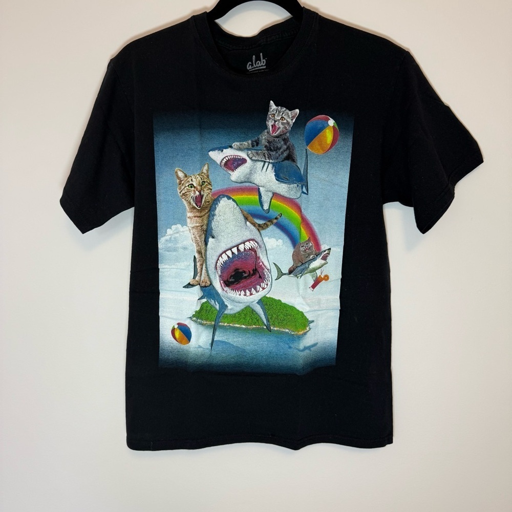 Black Men’s T-Shirt with Cat and Shark Graphic Size M